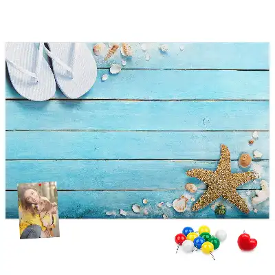 Bilder-Korktafel mit Muschelmotiv auf Holzoptik