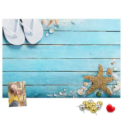 Bilder-Korktafel mit Muschelmotiv auf Holzoptik