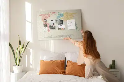 Weltkarten Korktafel mit Buchstabenmotiv