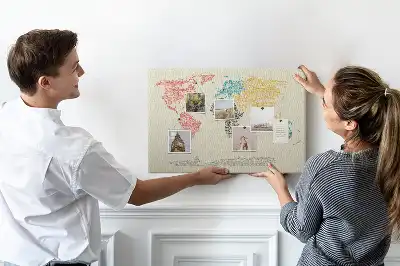 Weltkarten Korktafel mit Buchstabenmotiv