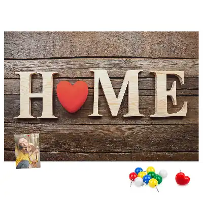 Pinnwand mit Schriftzug Home