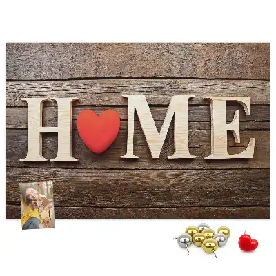 Pinnwand mit Schriftzug Home