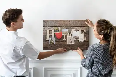 Pinnwand mit Schriftzug Home