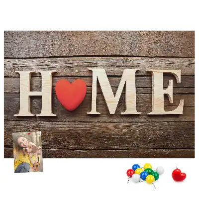 Pinnwand mit Schriftzug Home