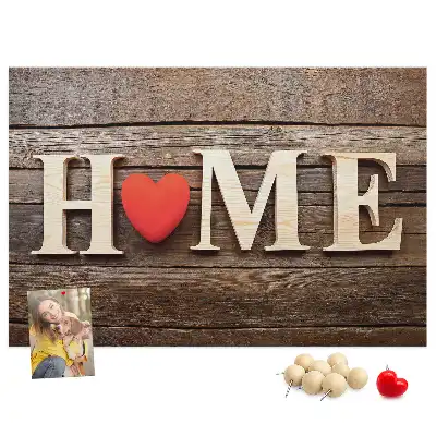 Pinnwand mit Schriftzug Home