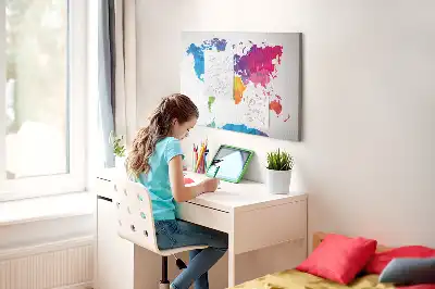 Bilder-Korktafel mit abstrakter Weltkarte
