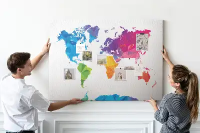 Bilder-Korktafel mit abstrakter Weltkarte