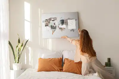 Bedruckte Kork-Weltkarte mit bunten Buchstaben