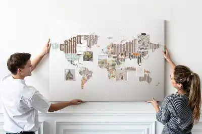 Bedruckte Kork-Weltkarte mit bunten Buchstaben
