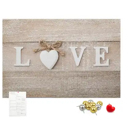 Pinnwand mit dem Motto Liebe im Interieur