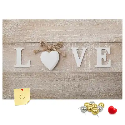 Pinnwand mit dem Motto Liebe im Interieur