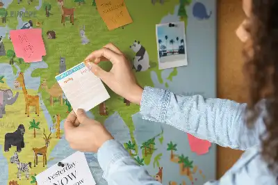 Bedruckte Korkplatte mit Tieratlas für Kinder