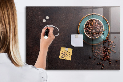 Magnettafel mit Magneten Eine Tasse Kaffee