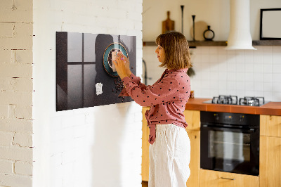 Magnettafel mit Magneten Eine Tasse Kaffee