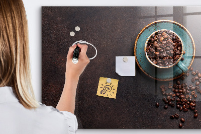 Magnettafel mit Magneten Eine Tasse Kaffee