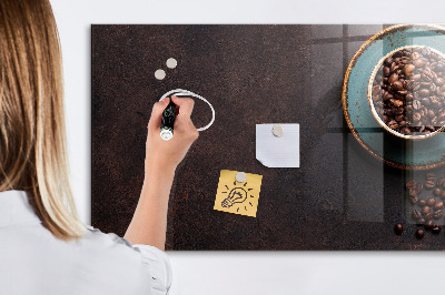 Magnettafel mit Magneten Eine Tasse Kaffee