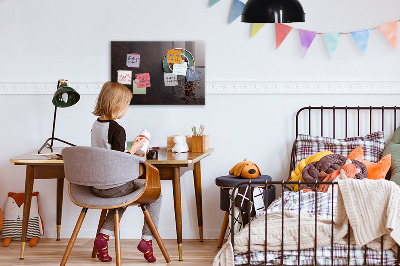 Magnettafel mit Magneten Eine Tasse Kaffee