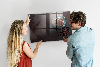 Magnettafel mit Magneten Eine Tasse Kaffee