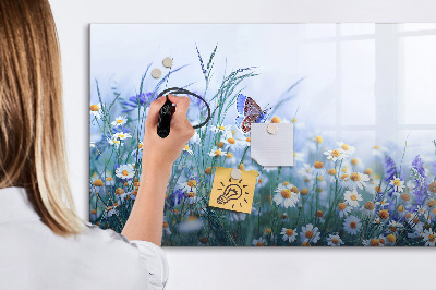 Magnettafel mit Marker Schmetterling auf der Wiese