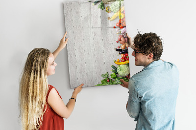 Magnettafel mit Marker Gemüse auf Holz