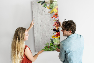 Magnettafel mit Marker Gemüse auf Holz