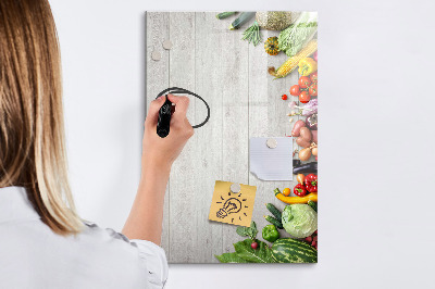 Magnettafel mit Marker Gemüse auf Holz