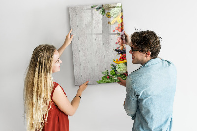 Magnettafel mit Marker Gemüse auf Holz