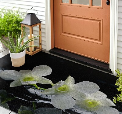 Fußmatte vor der Tür im Freien Orchideen