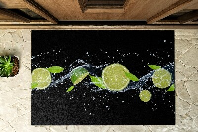 Fußmatte vor der Tür im Freien Saure Limetten
