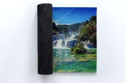 Fußmatte vor der Tür im Freien Tropischer Wasserfall
