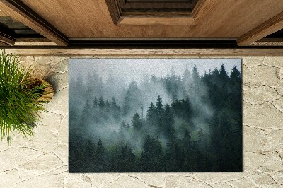 Outdoor-Türmatte vor der Tür Wald Nebel
