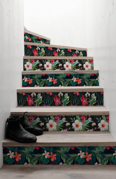 Treppenaufkleber mit tropischen Blumen