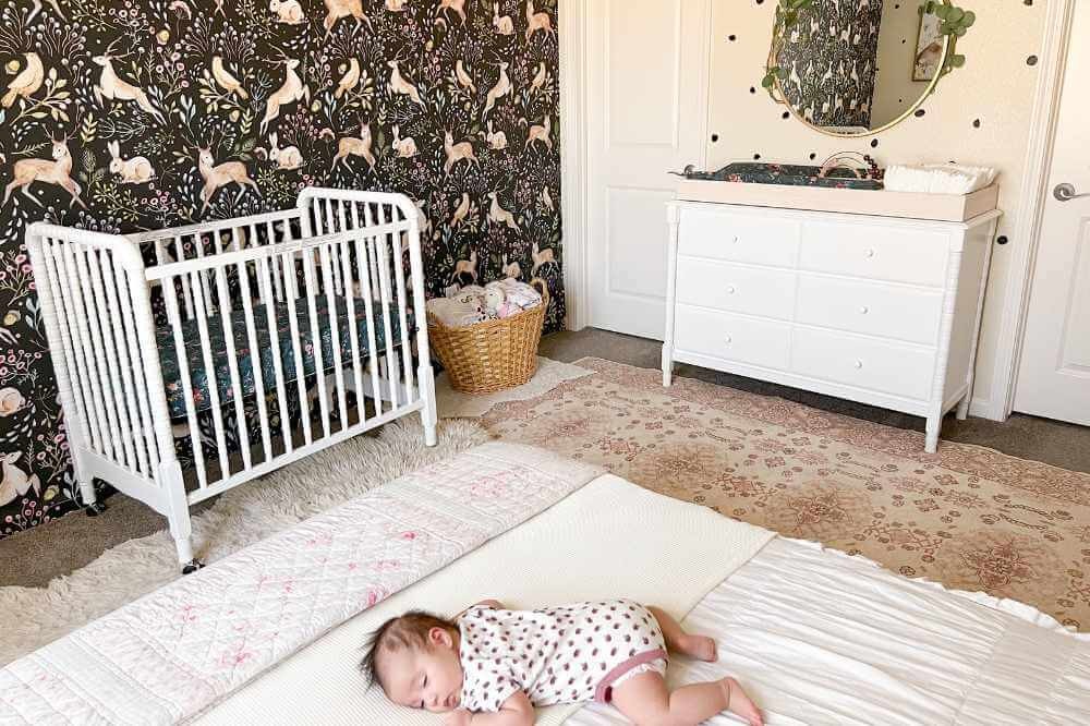 Wie kann man die Babyecke im Schlafzimmer der Eltern einrichten?