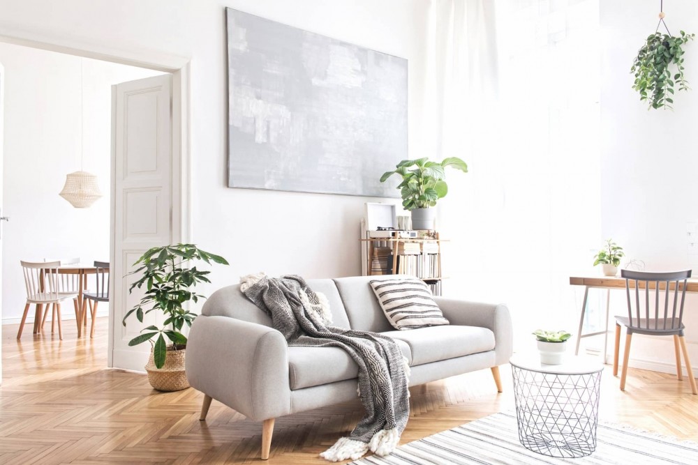 die Farbe der Wand im Zimmer