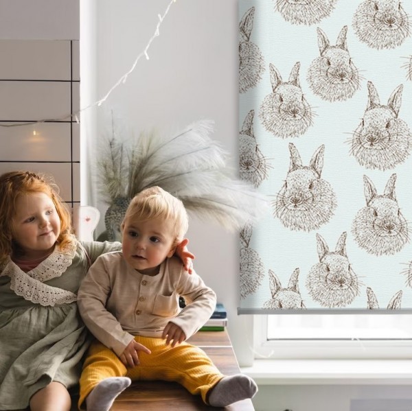 Fensterrollos mit Tiermustern